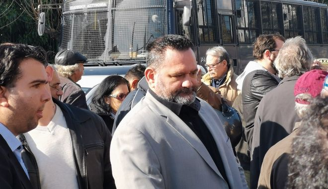 Αποτυχημένο ψηφοθηρικό σόου Κασιδιάρη Λαγού στη συγκέντρωση των νησιωτών Αποτυχημένο ψηφοθηρικό σόου Κασιδιάρη Λαγού στη συγκέντρωση των νησιωτών