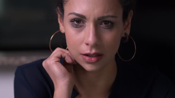 «Xαμογελαστή κατάθλιψη»: Ποια τα προειδοποιητικά σημάδια – Γιατί είναι επικίνδυνη – Τι μπορούμε να κάνουμε - Εικόνα 2 «Xαμογελαστή κατάθλιψη»: Ποια τα προειδοποιητικά σημάδια – Γιατί είναι επικίνδυνη – Τι μπορούμε να κάνουμε - Εικόνα 2